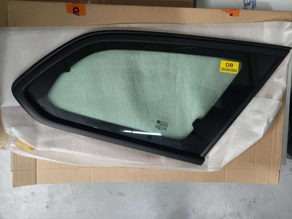 Szyba prawego tylnego błotnika Astra J