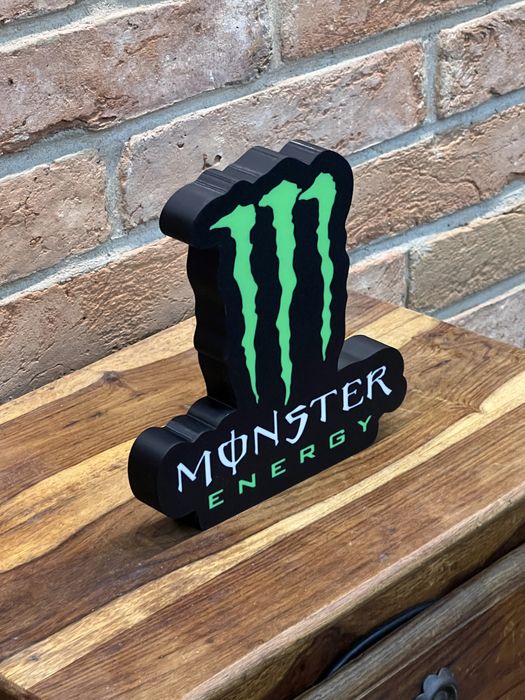 Monster logo stojące