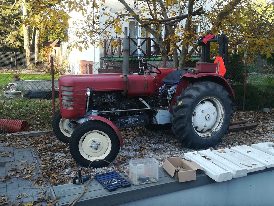 Ursus C4011 w trakcie remontu