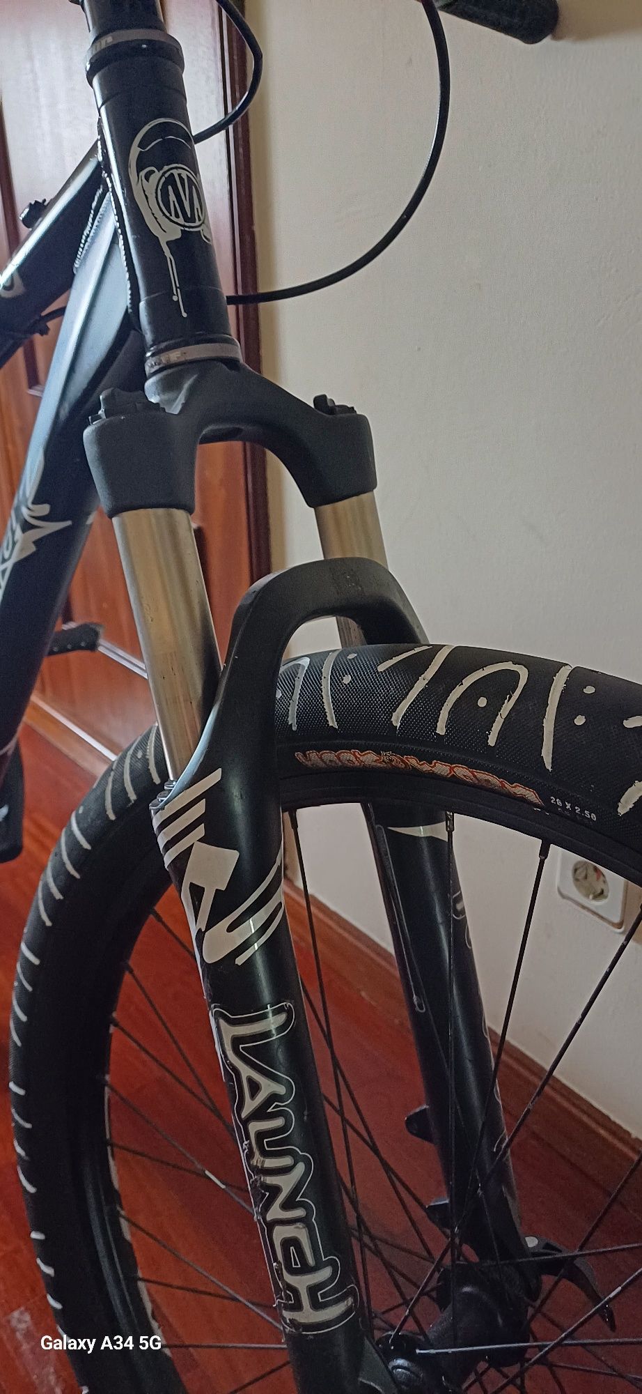 Bicicleta preparada para wheeling.