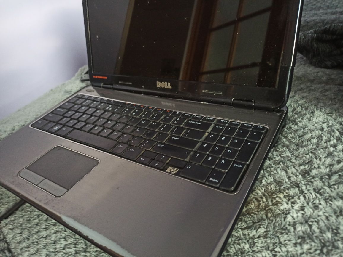 Dell laptop uszkodzony na części