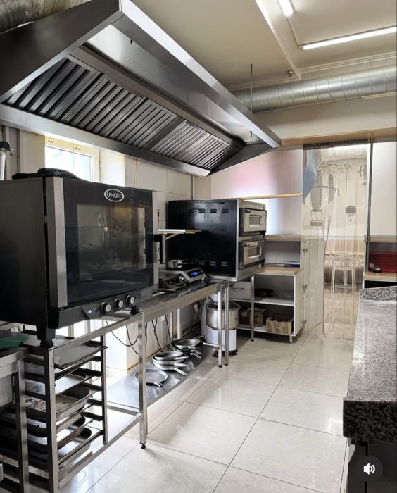 ТЕРМІНОВО Продам  діючу  дитячу кімнату-ресторан