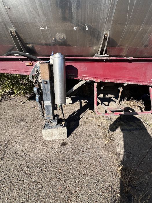 Продам Цистерну напівпричіп Menci