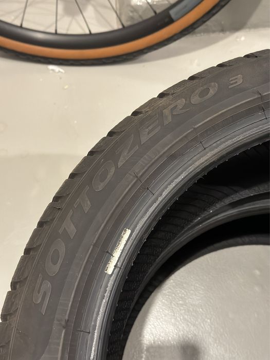 1x Opona zimowa Pirelli SottoZero 3, 225/45 R18, 2023r