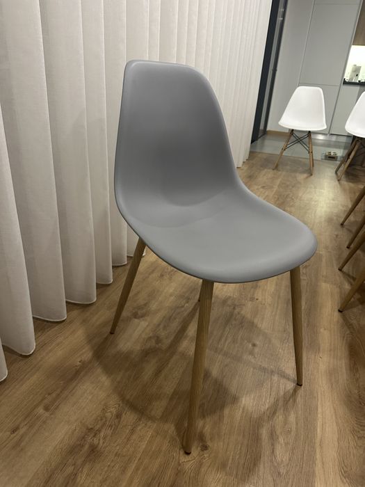 Cadeiras cor cinza