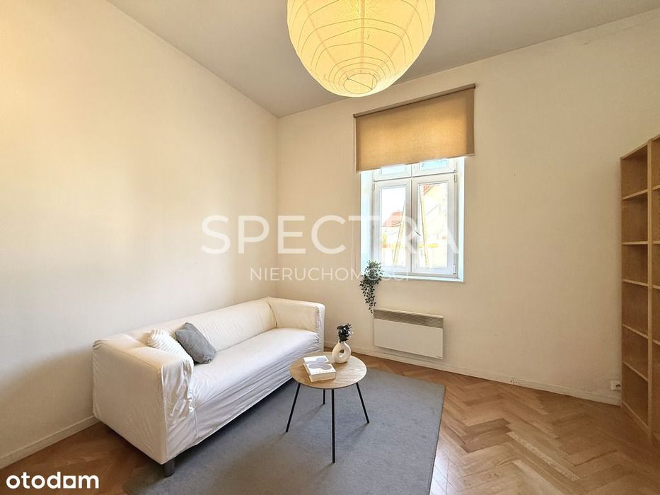 2 pokoje | Tramwaj obok | Blisko centrum | Wysoki sufit | Do wejścia