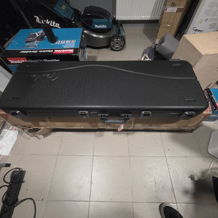 Fender futerał gitarę deluxe molded