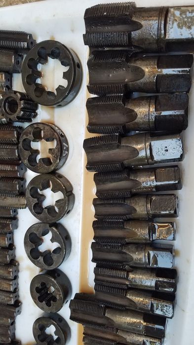 Метчик,плашка,большие.