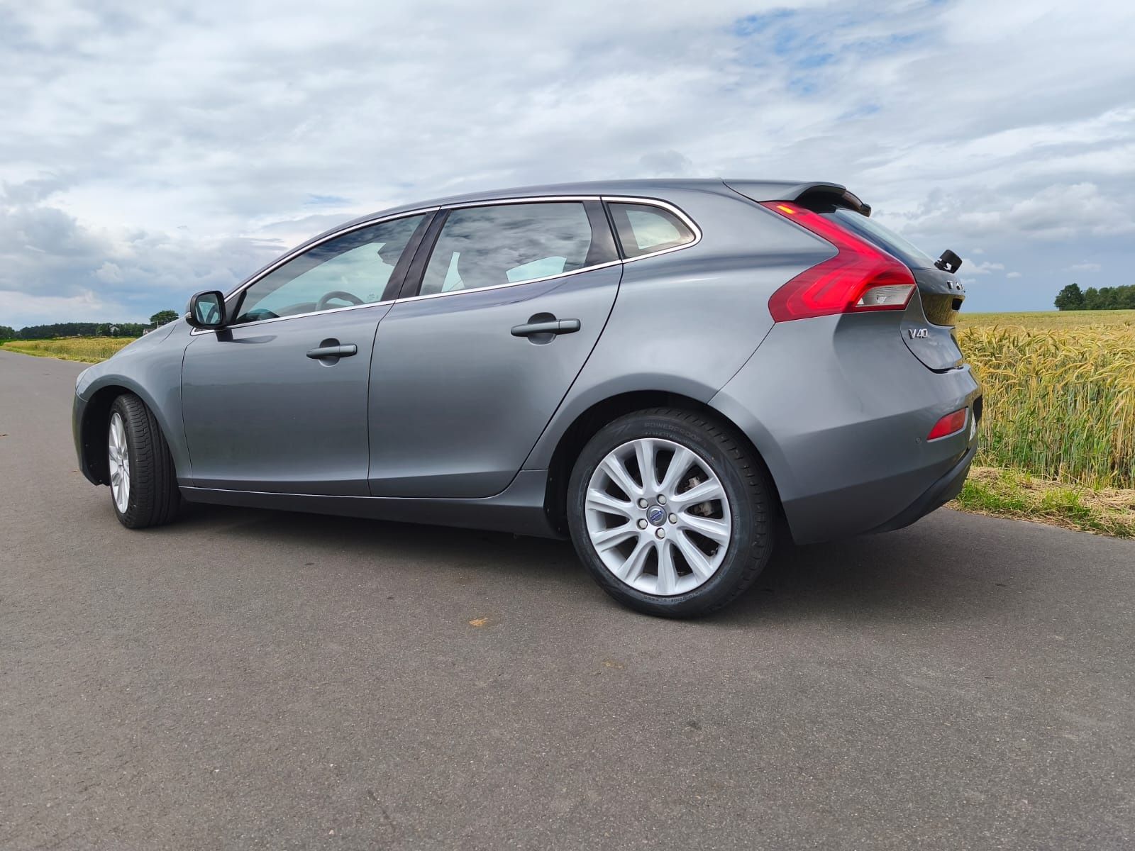 VOLVO V40 2.0 D2