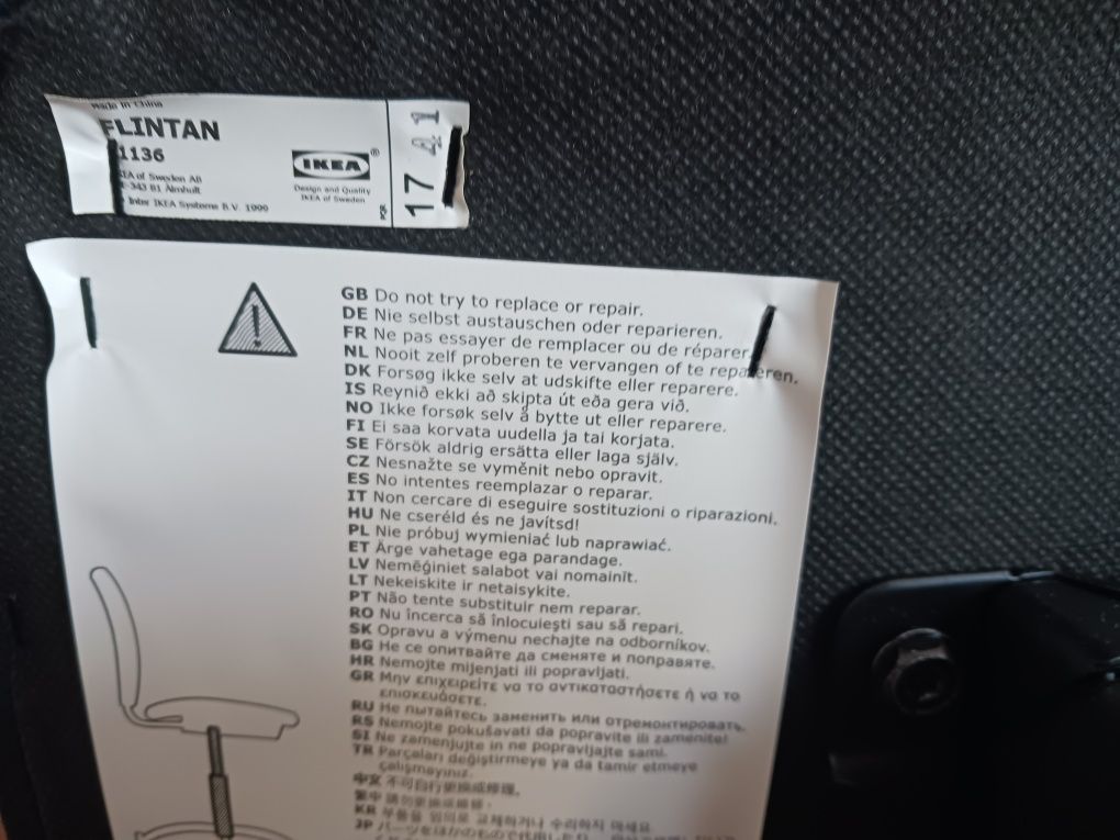 Krzesło biurowe firmy Ikea stan bdb plus biurko