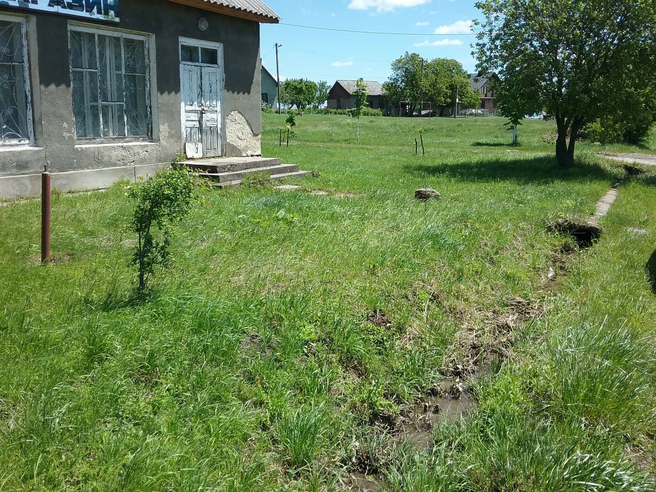 Здание магазина и земельный участок