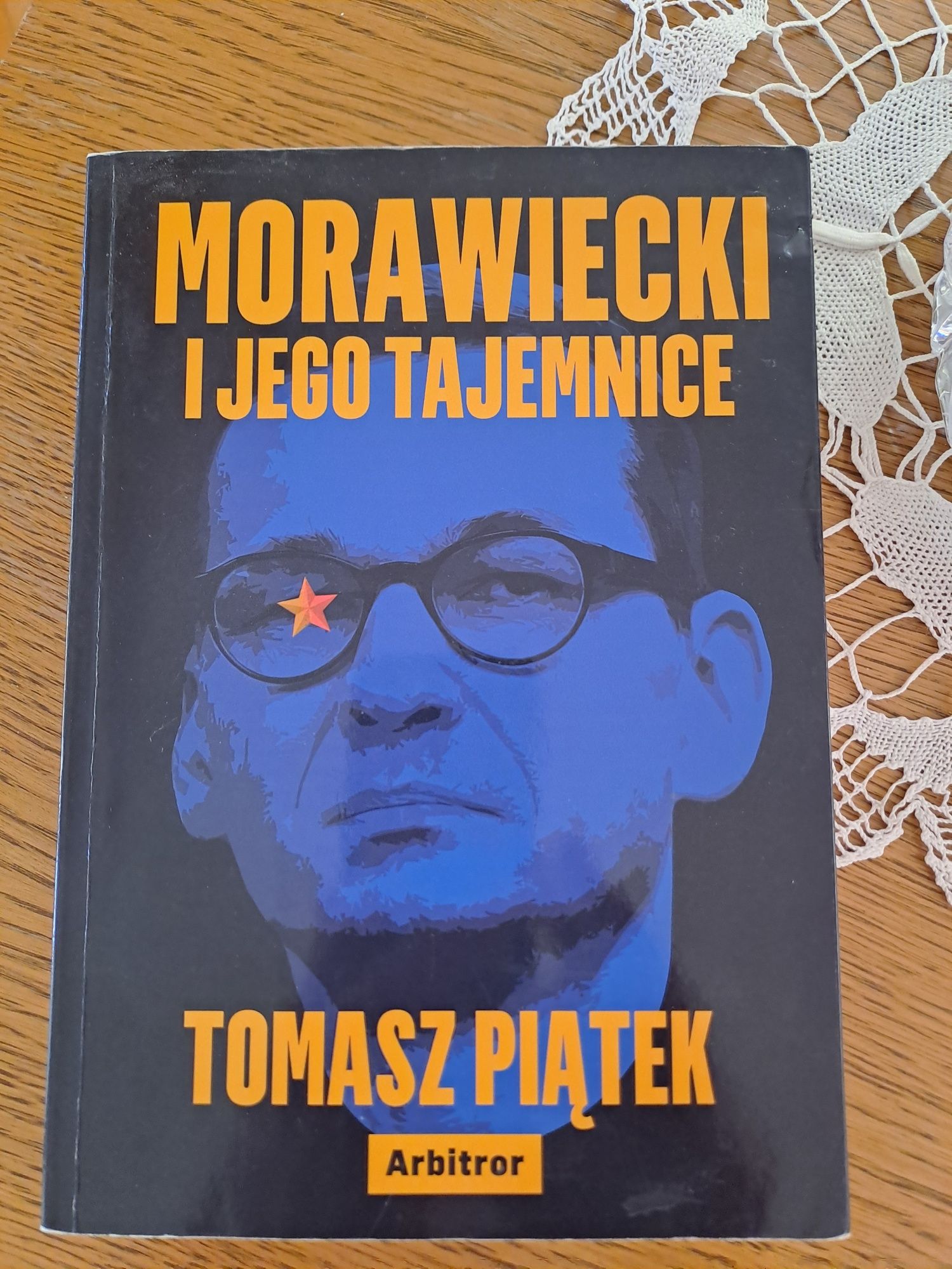 Morawiecki i jego tajemnice Książka Tomasz Piątek