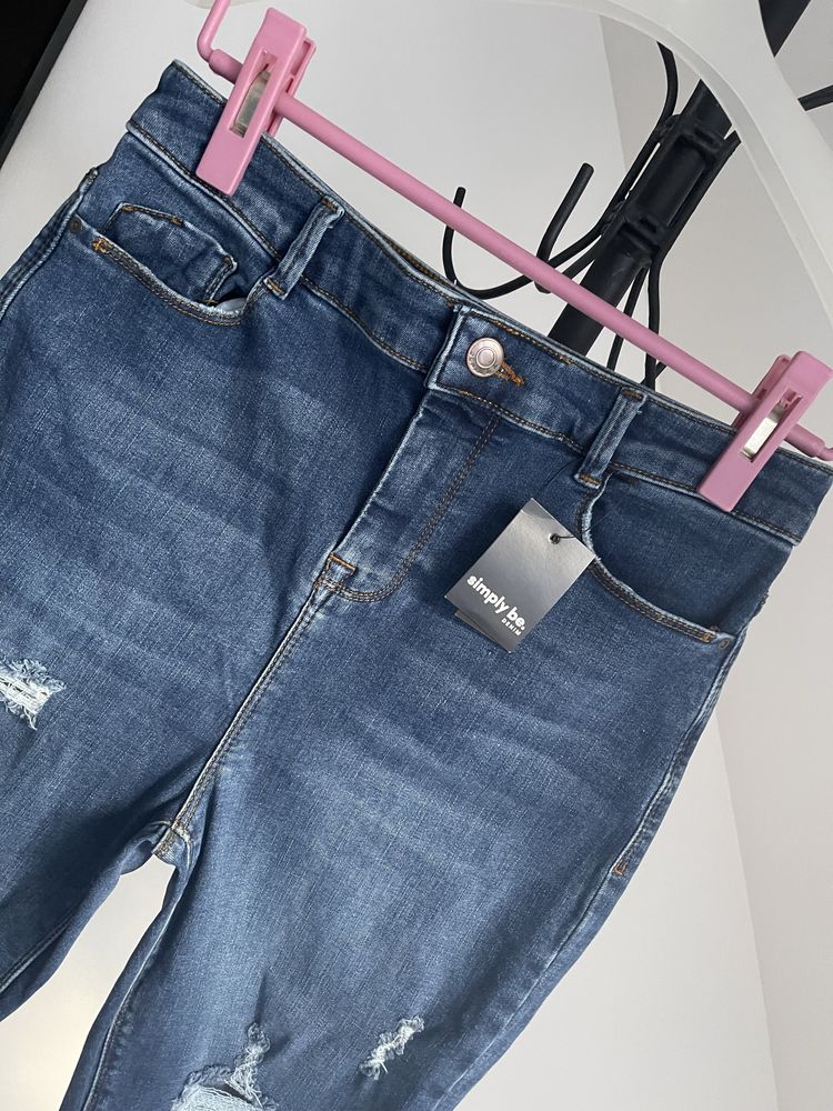 Elastyczne jeansy rurki z wysokim stanem z dziurami Simply Be r.44