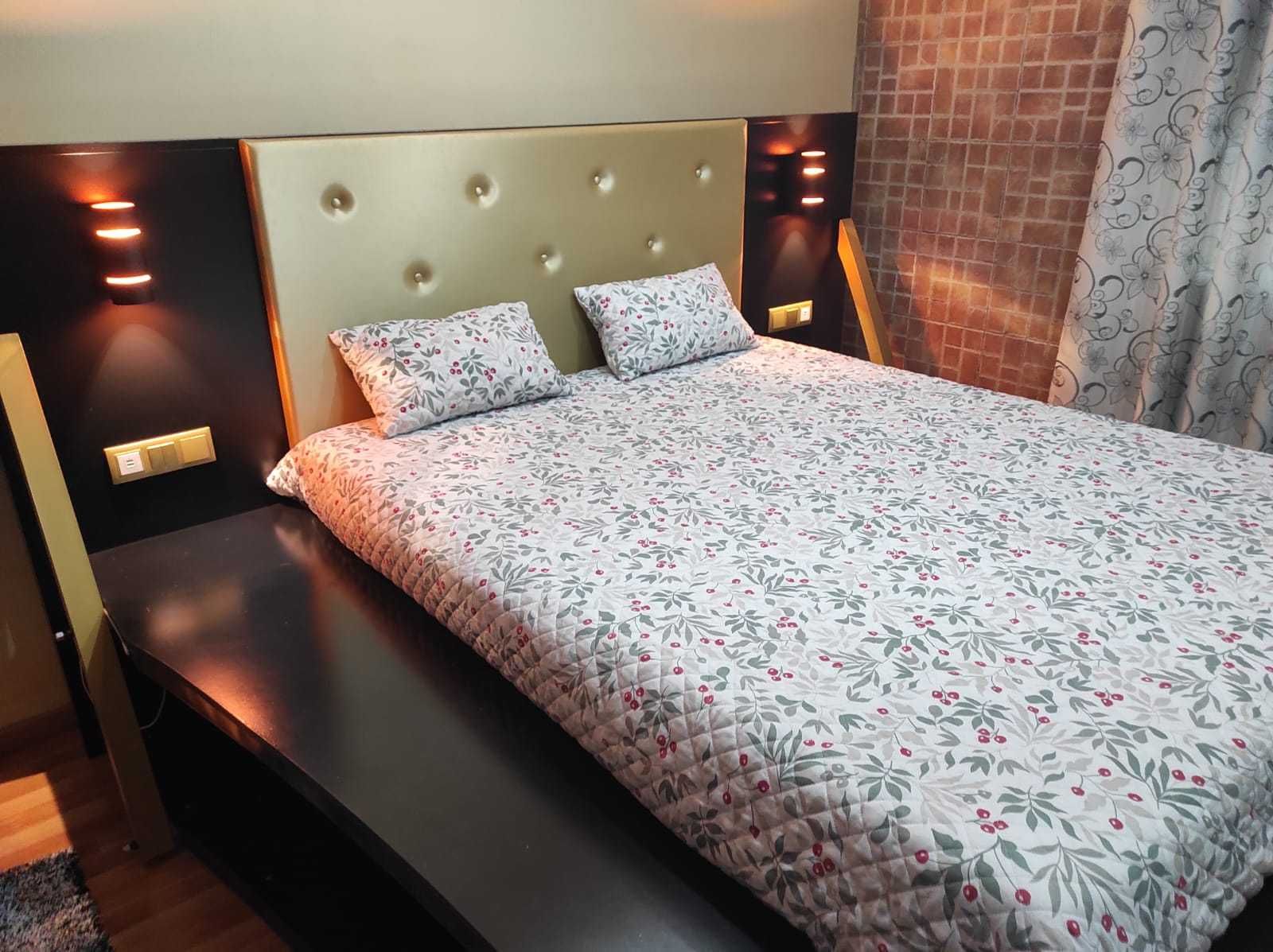 Cama de Casal com Cômoda