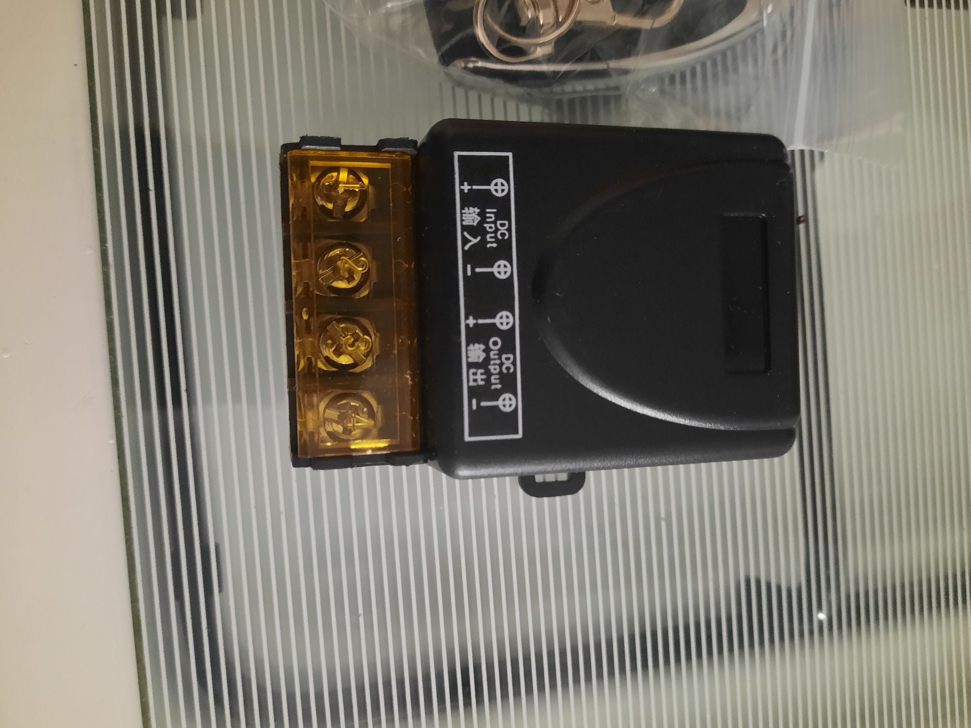 Interruptor on/off de 12v dc com 2 comandos