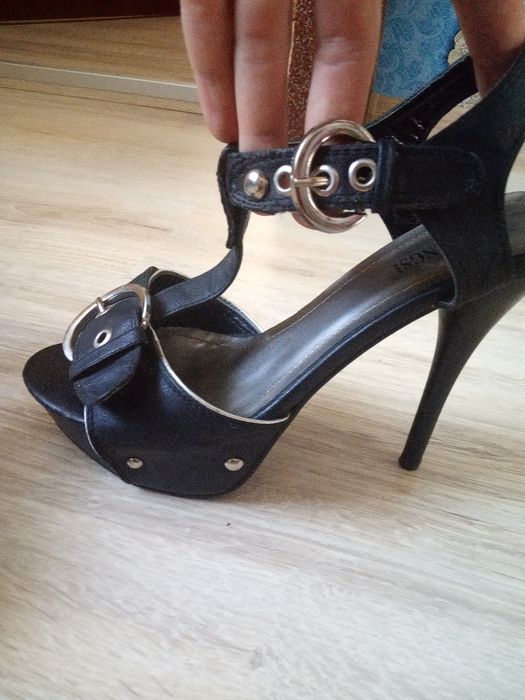 Босоніжки 39 розмір