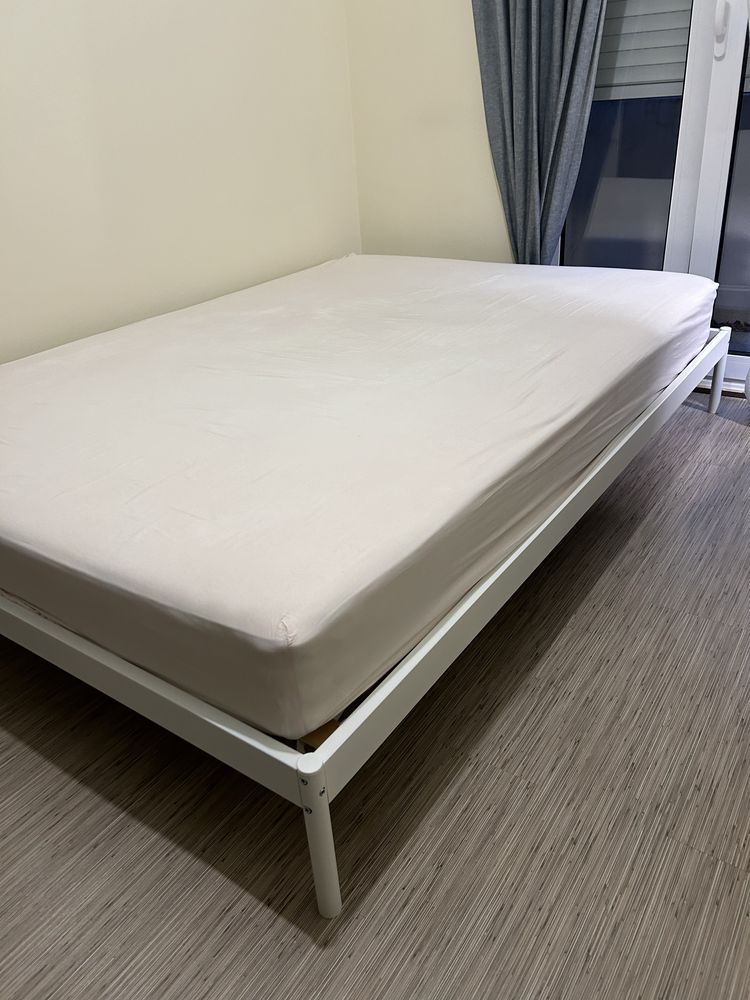 Cama IKEA: estrutura + colçhão