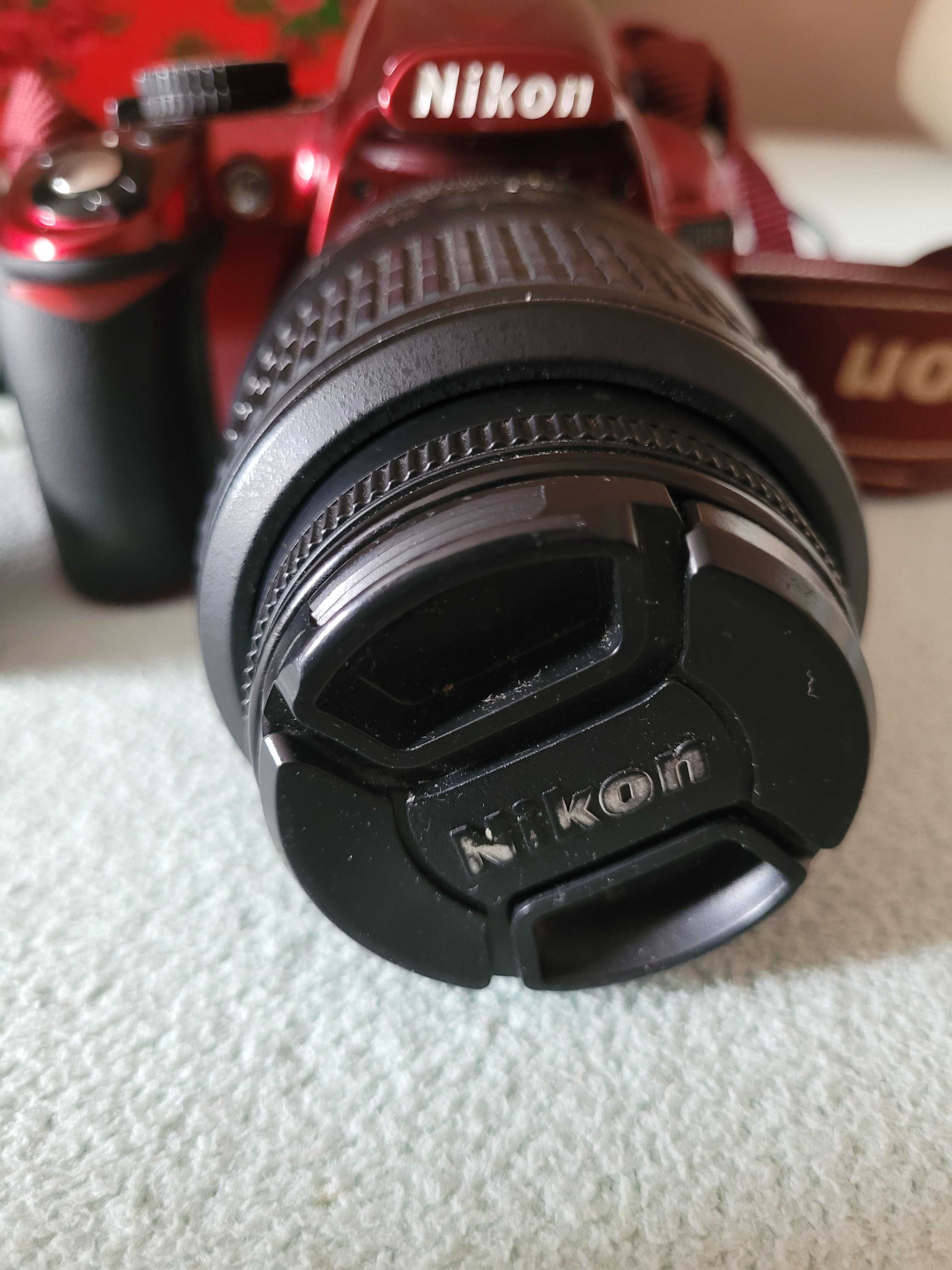 Nikon 3100 czerwony lustrzanka aparat fotograficzny