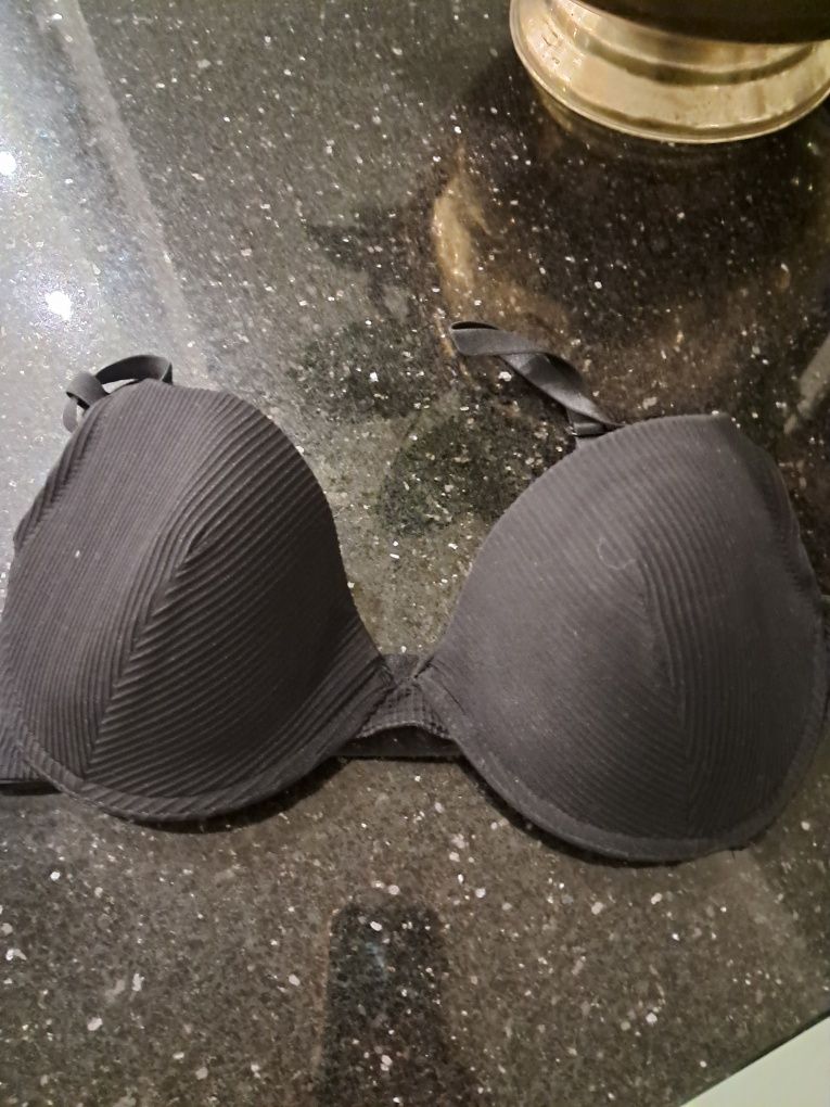 Czarny biustonosz fiszbiny H&M 75 D