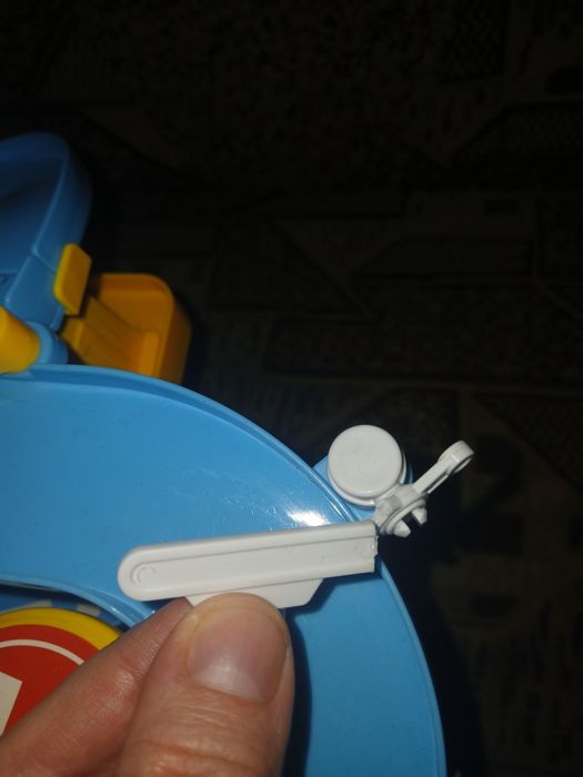 Трек, паркінг з ліфтом