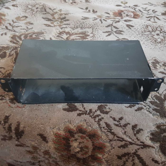 Держатель полки или автомагнитолы