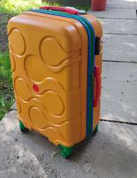 Стильна дорожня валіза