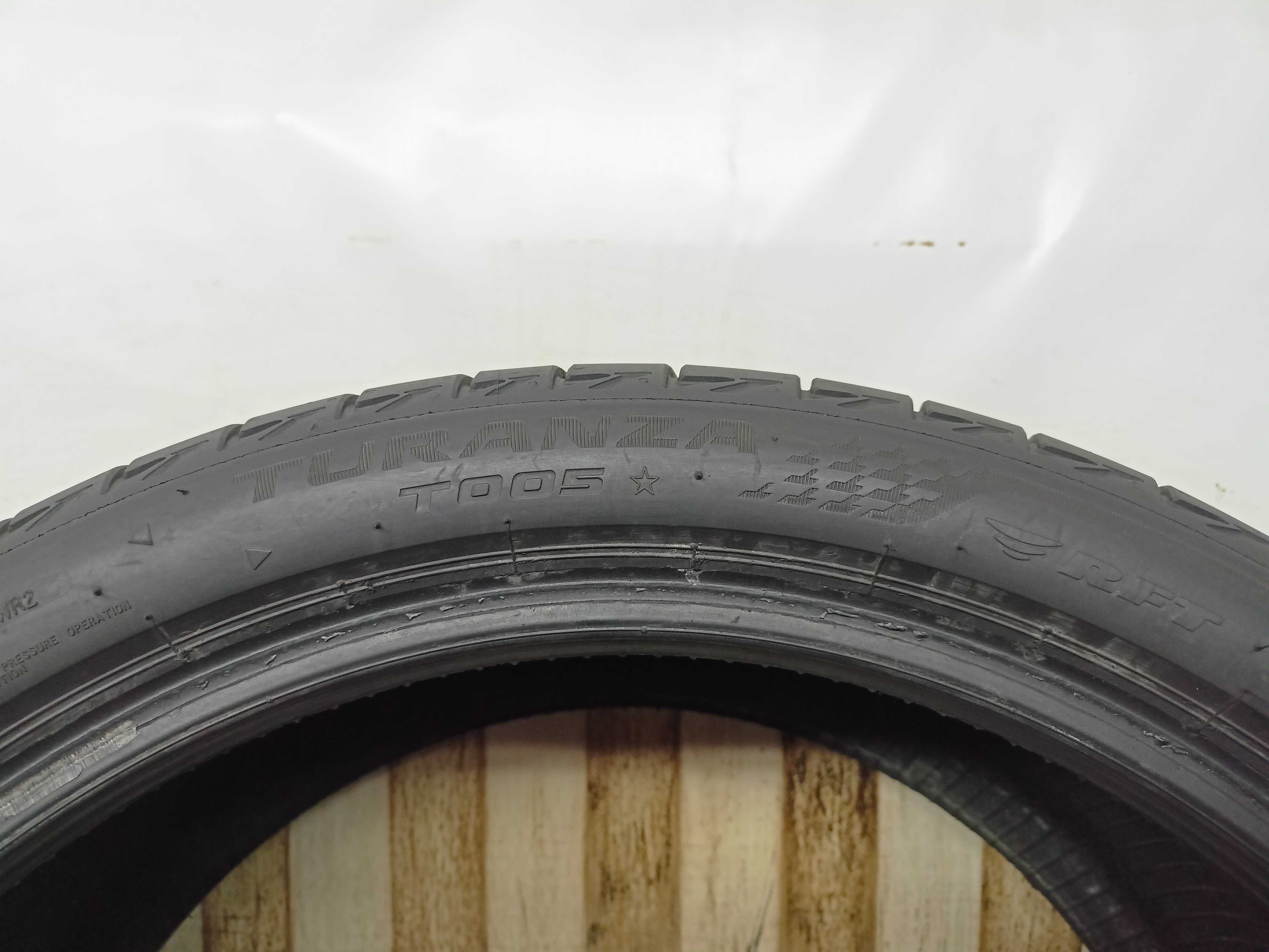Bridgestone Turanza T005 RSC 255/35/19 23r. 96Y 2x4,8mm (1970)