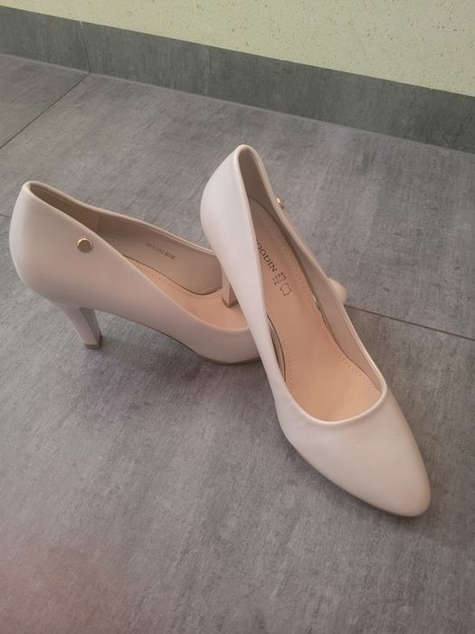 Buty na koreczku roz 40