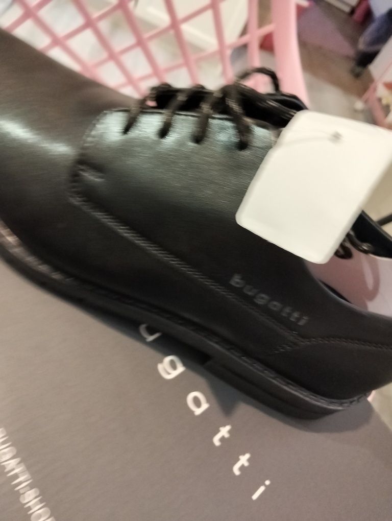 Nowe buty wyjściowe Bugatti 44