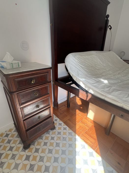 Cama articulada de casal em madeira maciça vintage