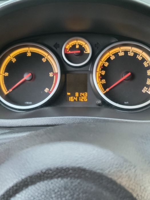 Opel Corsa D 2010r diesel .drugi komplet kòł zima gratis