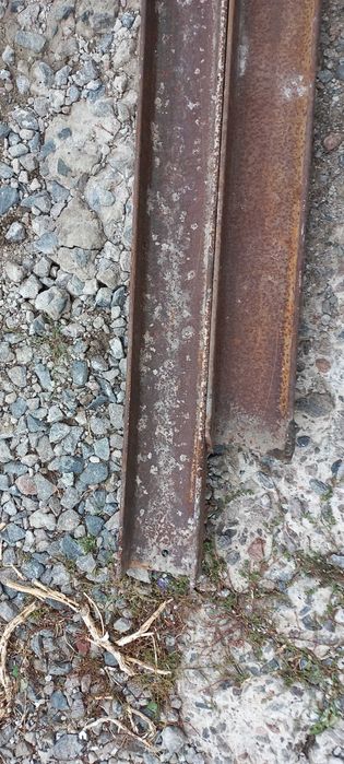 Швелерь металевий