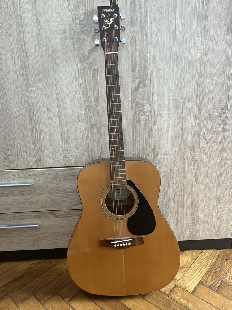 Gitara Yamaha F-310  z BOSS TU-80