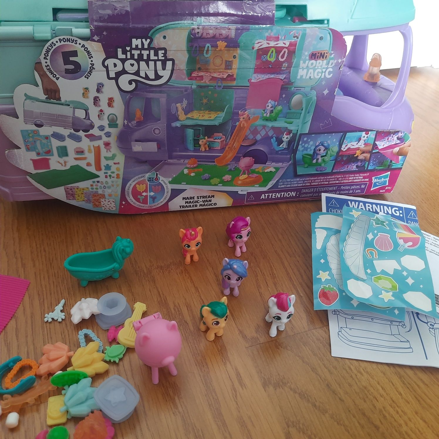Zestaw Little Pony Hasbro Latający Kamper + 5 kucyków