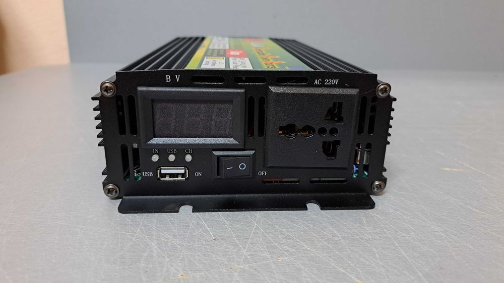 Преобразователь с зарядкой 15А 12-220V 3200W Инвертор ИБП ДБЖ для дому