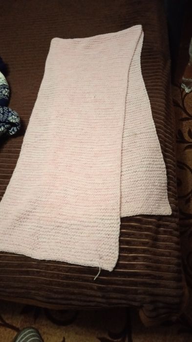 Зимние шапки  б/у, курточки на девочку