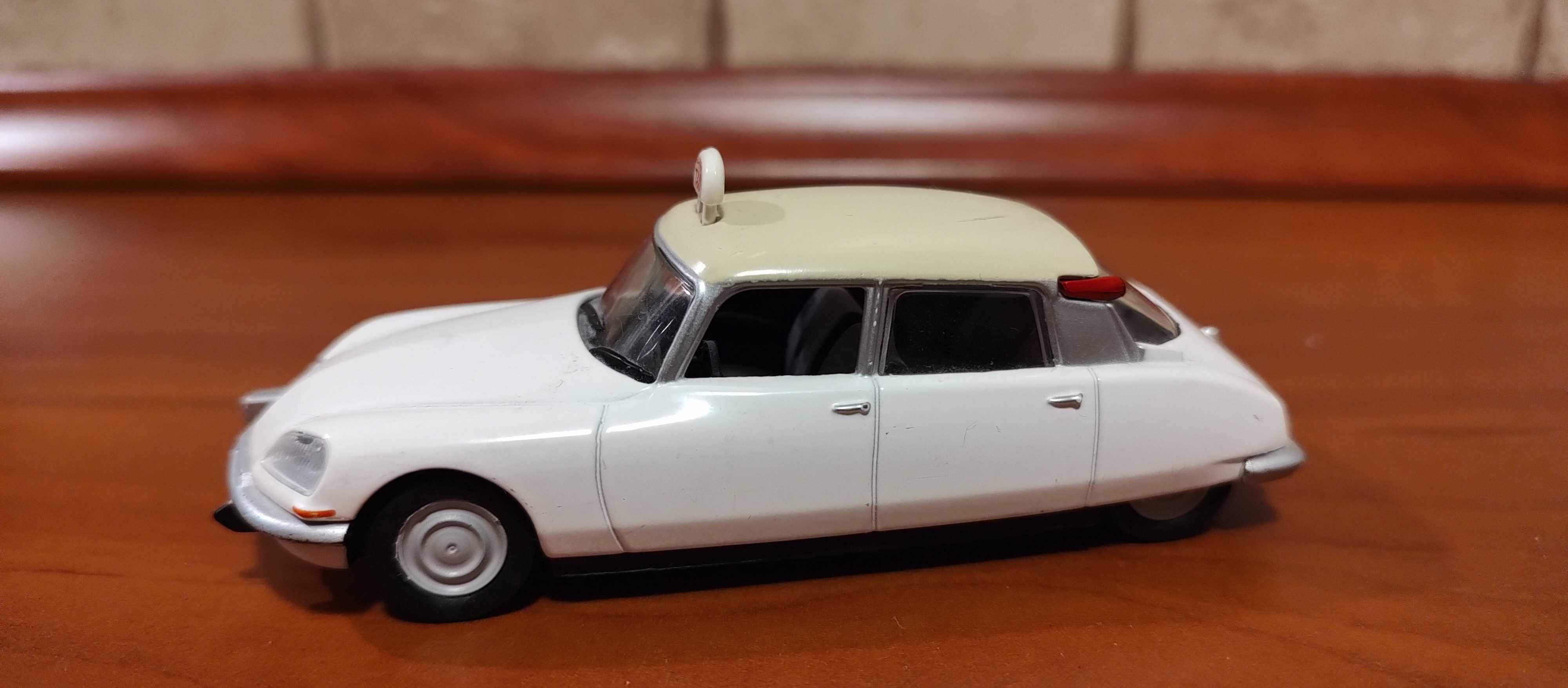 Citroen DS19 taxi Paris 1968 skala 1/43