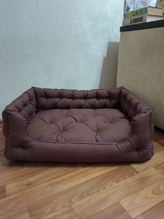 Лежанки для собак та котів.