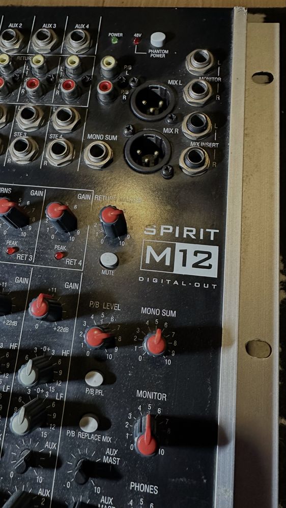 Mesa Soundcraft Spitit M12  (20 canais)