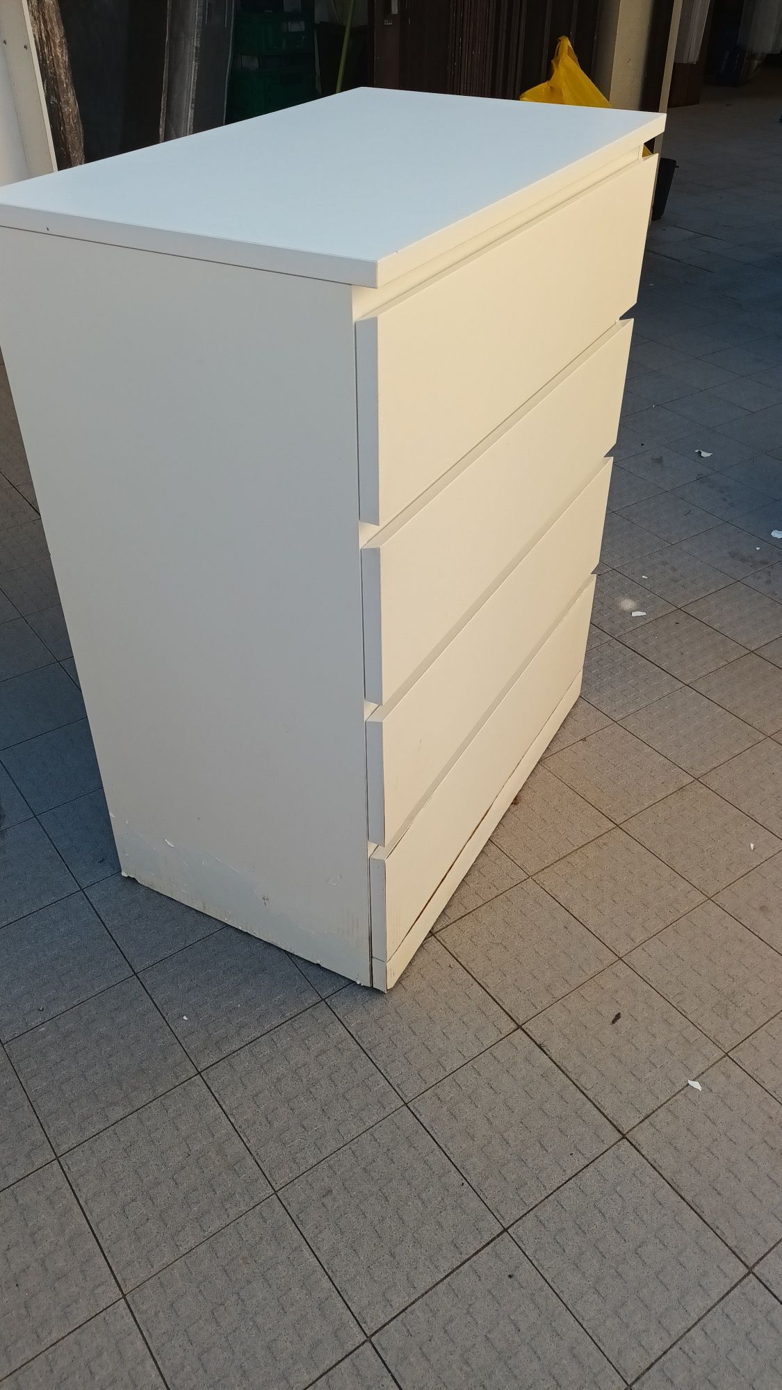 Cômoda IKEA 4 gavetas