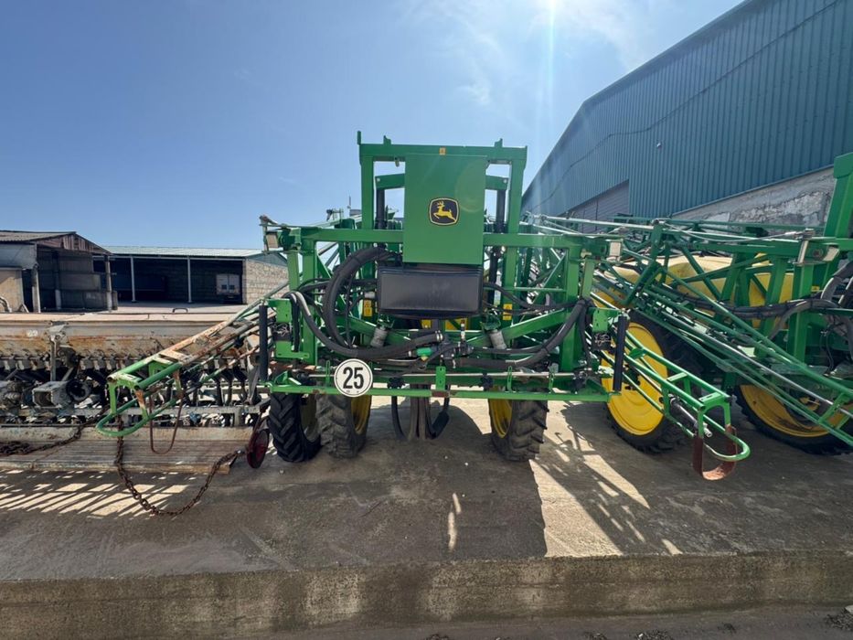 Продам оприскувач John Deere