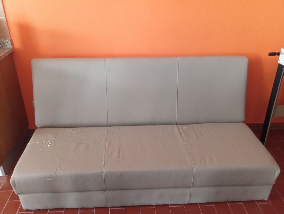 Vendo Sofá cama cinzento