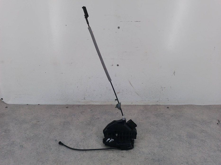 ZAMEK DRZWI PRAWY PRZÓD VOLVO V60 31301739