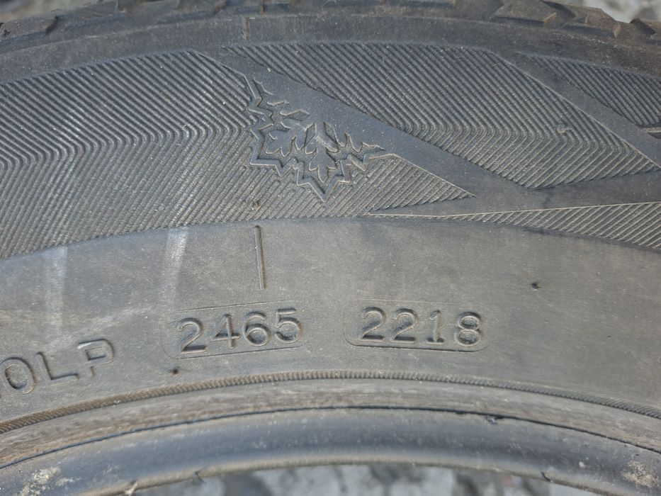 Шини 215 60 r17  пара