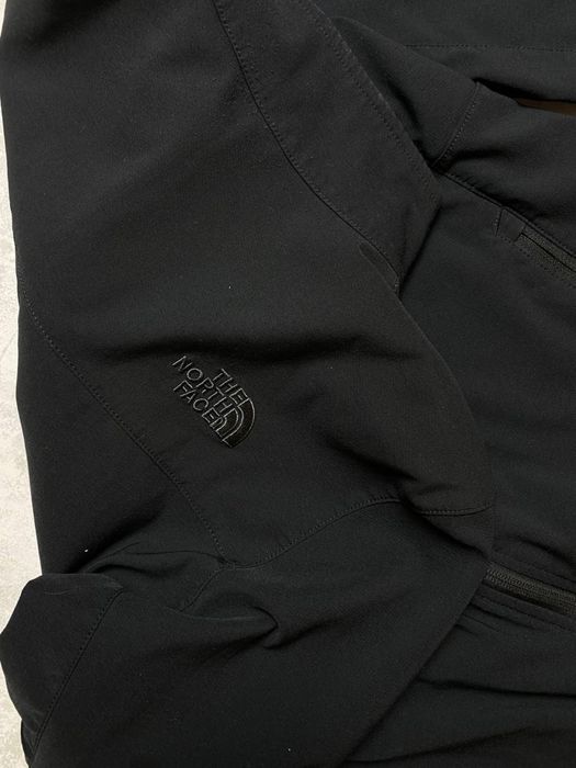 Чорна софтшел-куртка The North Face Windwall на блискавці