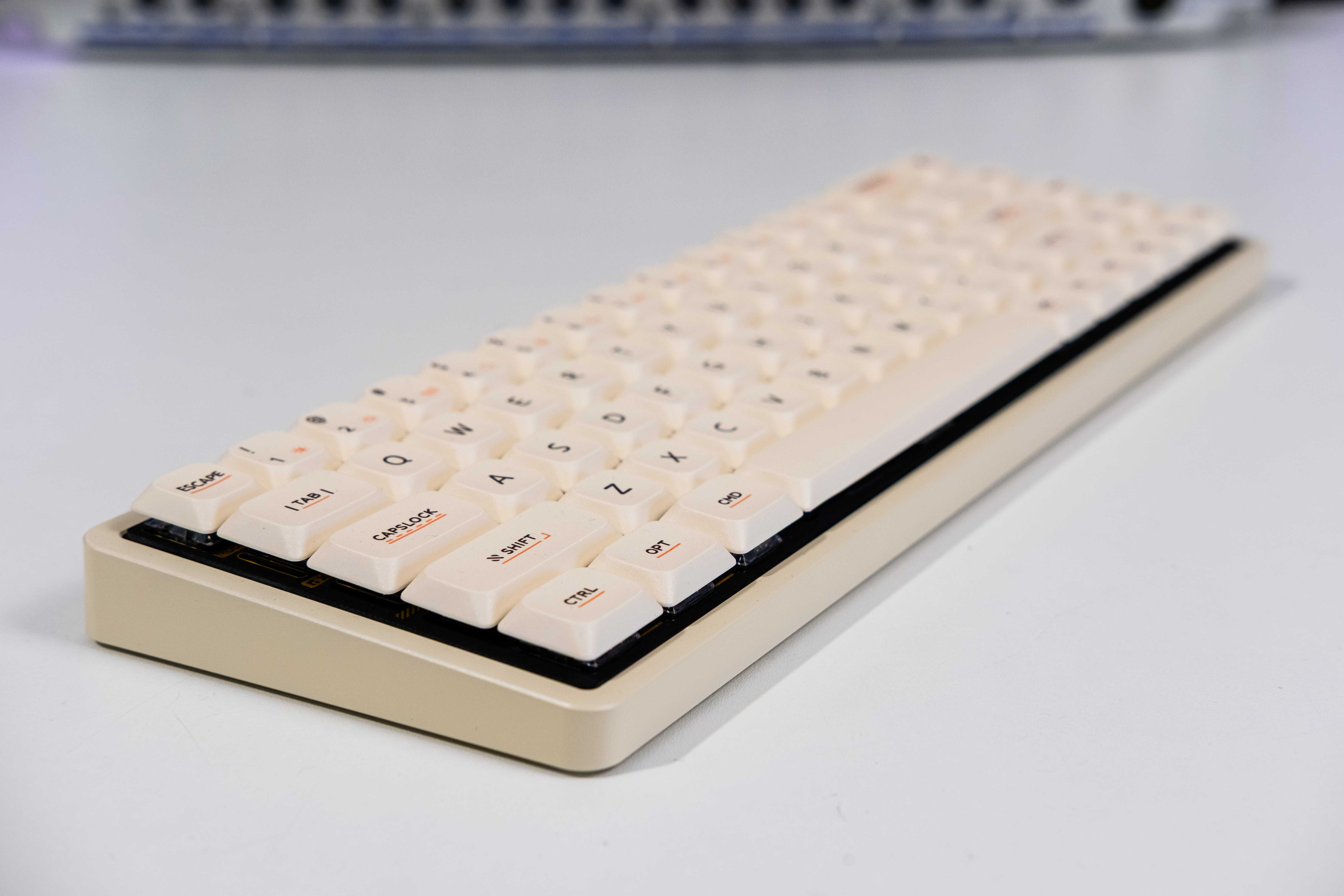 IQUNIX Magi65 MG65 – Niskoprofilowa klawiatura mechaniczna