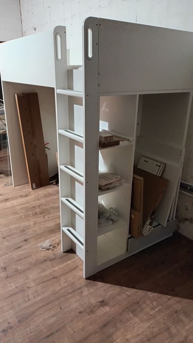 Cama criança com secretária