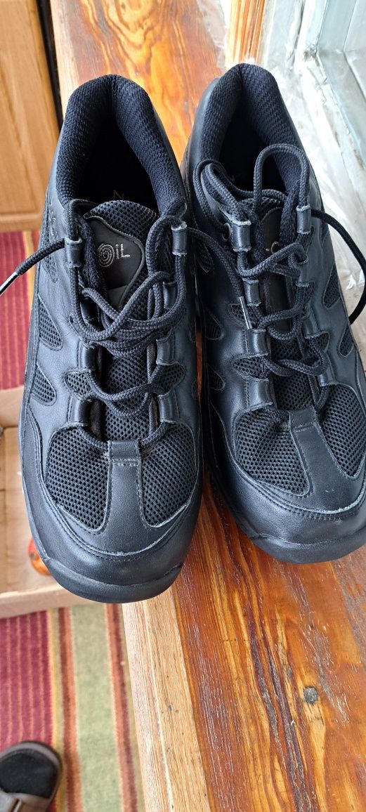 Продам ортопедичні кросівки Z-coil Freedom Classic Black