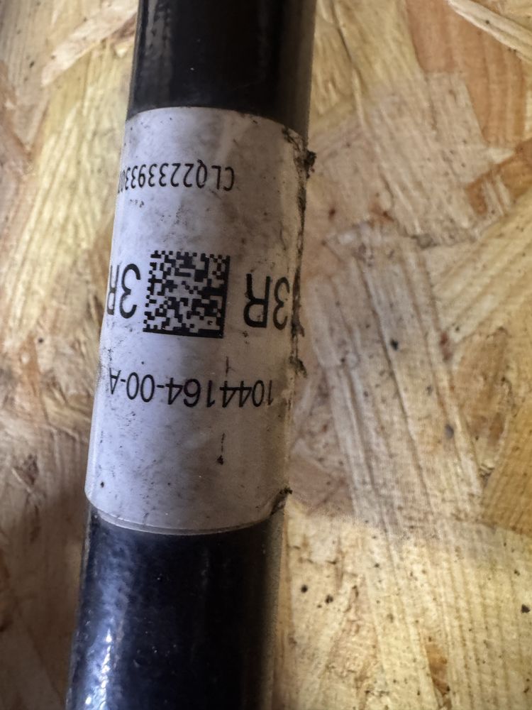 Піввісь задня Tesla Model 3 1044164-00-A 1044161-00-C