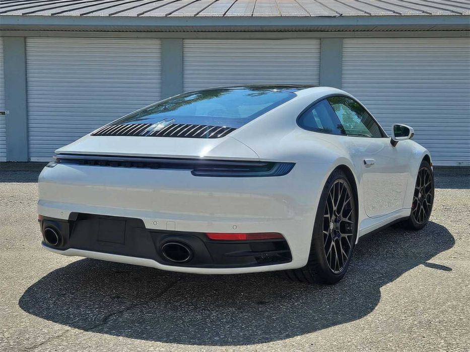 Porsche 911 Carrera S      2020